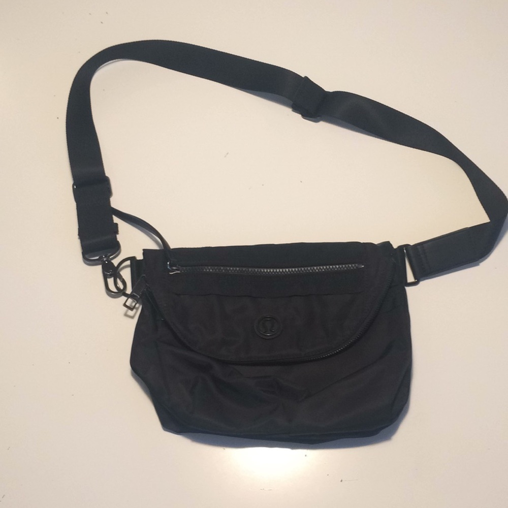 Lululemon festival bag